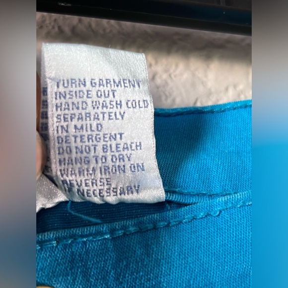 DG2 by Diane Gilman Sequined Floral Embellished Jeans Capri Turquoise 16W NWOT - Picture 9 of 10